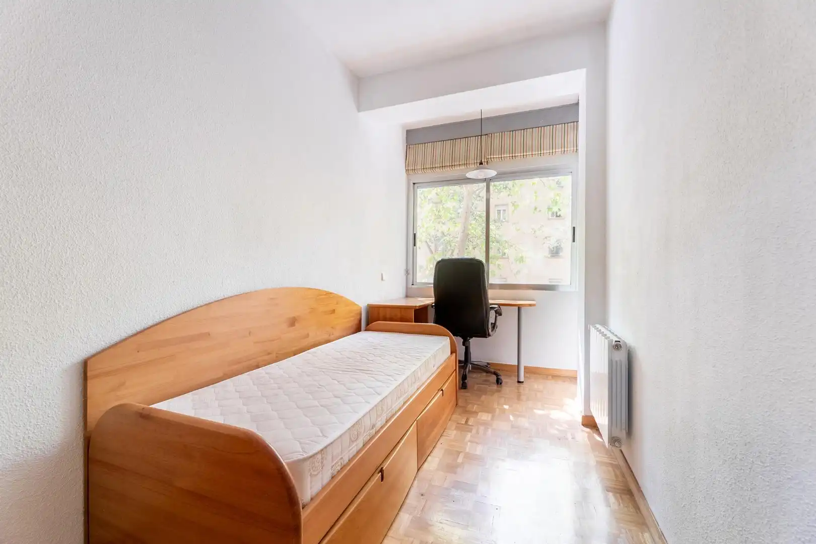 Habitación de Piso en venta en Madrid con Calefacción, Parquet y Balcón