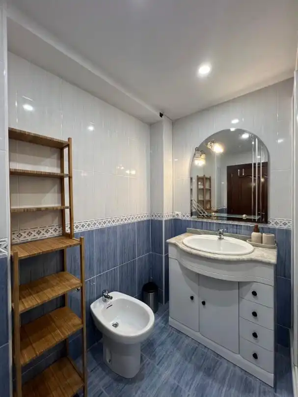 Bathroom of Flat for rent in Gijón   with Heating and Terrace