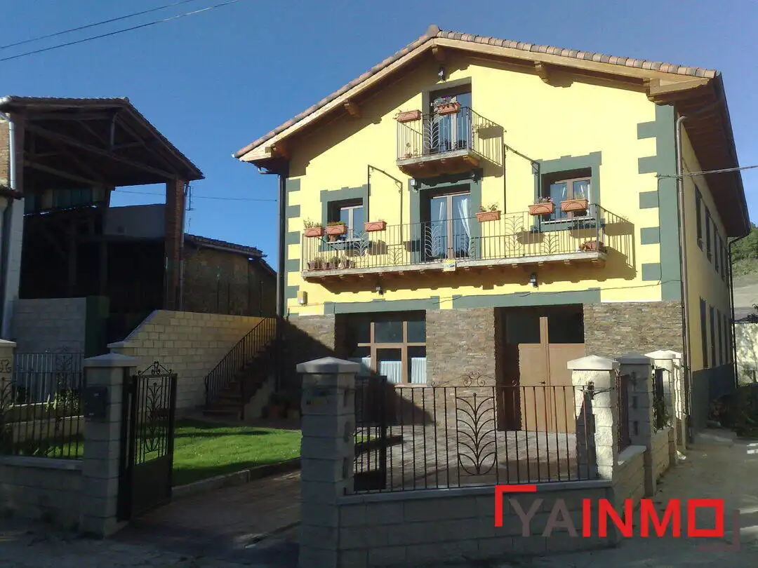 Vista exterior de Casa o chalet en venta en Condado de Treviño con Calefacción, Jardín privado y Parquet