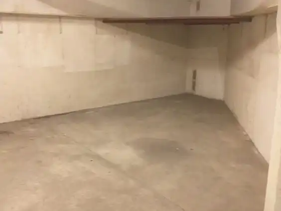 Garage for sale in Salt