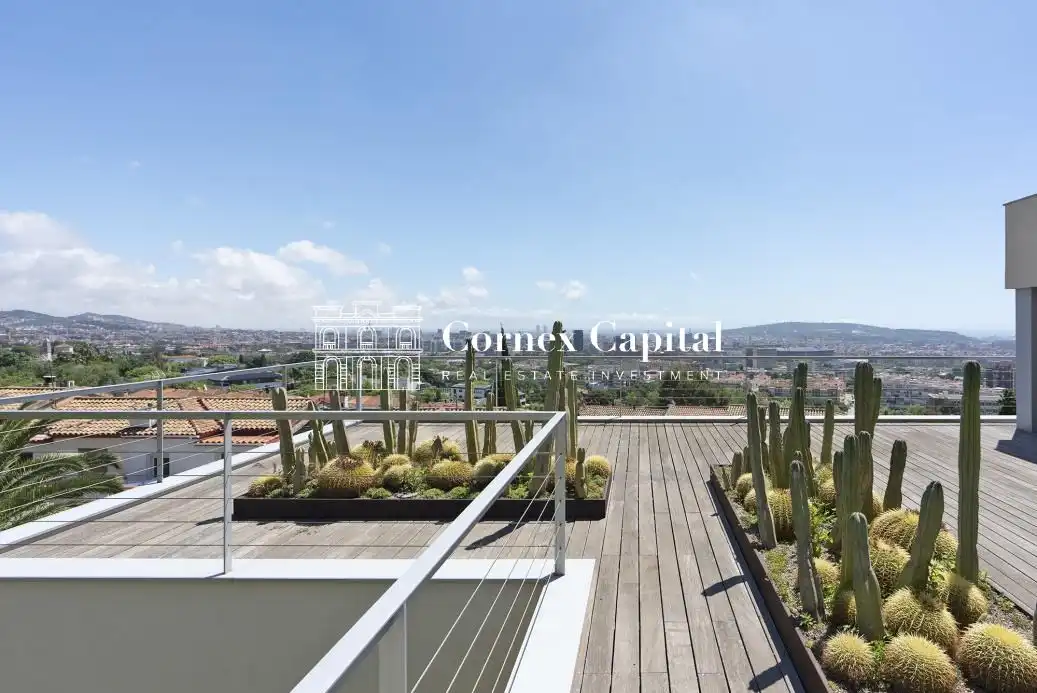 Terrassa de Casa o xalet en venda en Barcelona amb Aire condicionat, Calefacció i Jardí privat