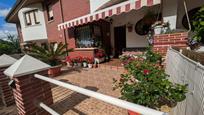 Jardí de Casa adosada en venda en Los Corrales de Buelna  amb Terrassa