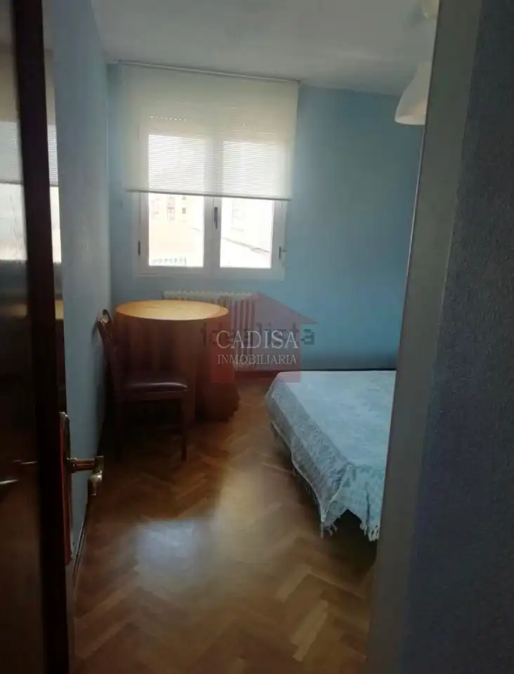 Dormitori de Pis de lloguer en Salamanca amb Calefacció, Parquet i Moblat