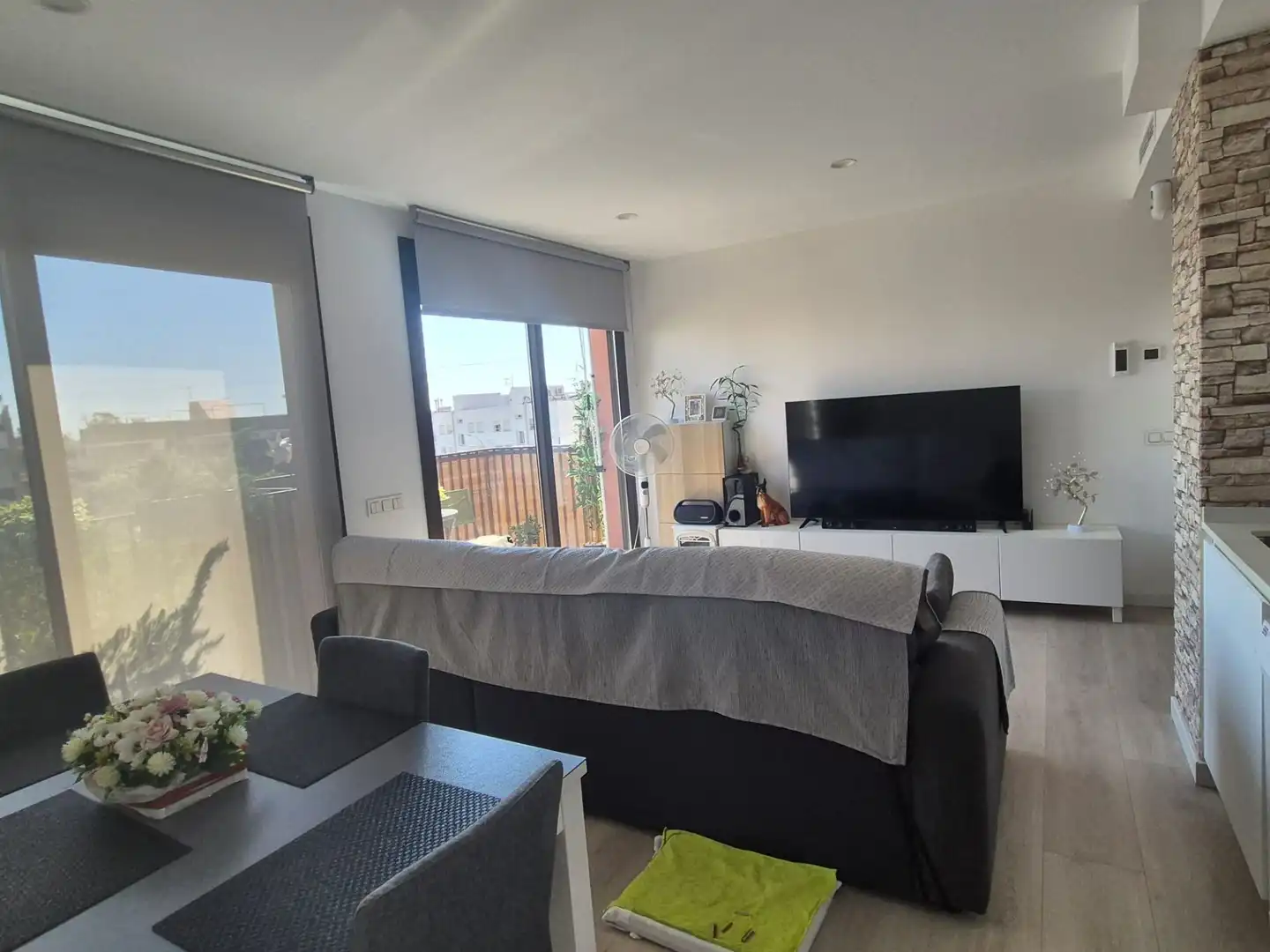 Sala d'estar de Àtic en venda en Cubelles amb Aire condicionat i Terrassa
