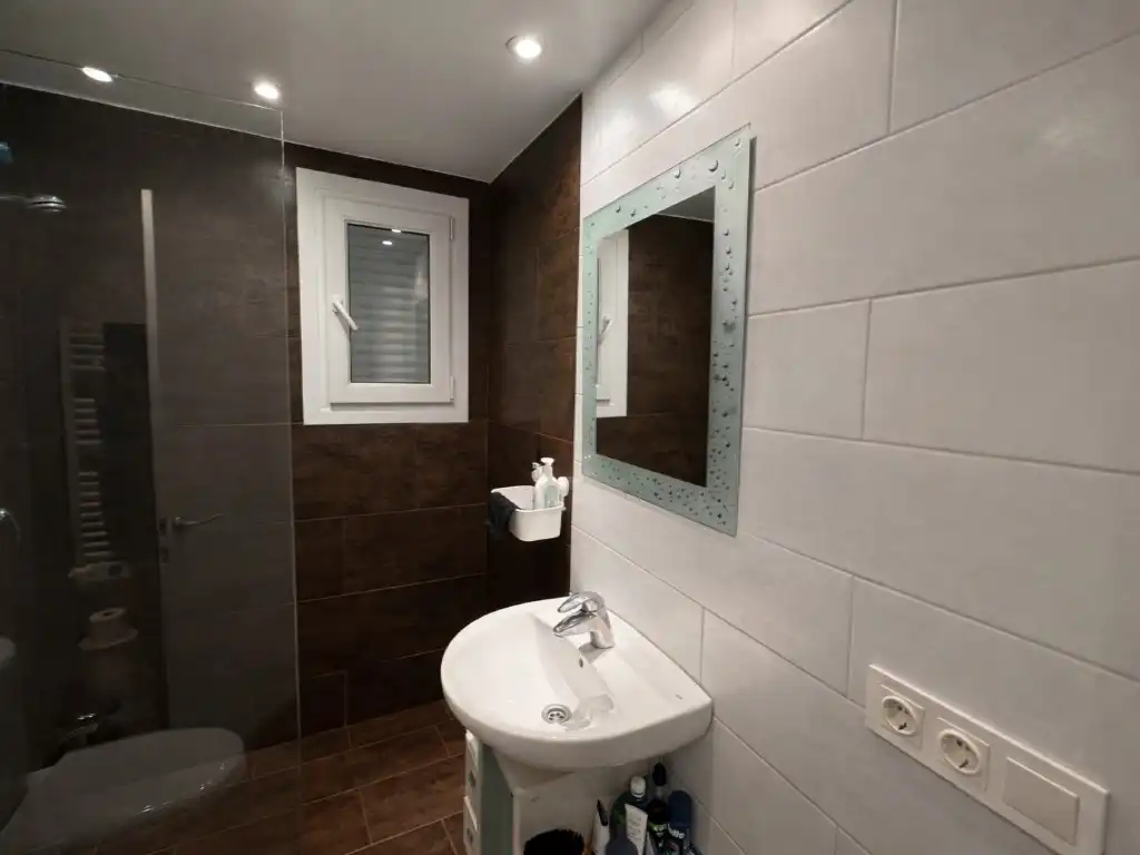 Badezimmer von Wohnung zum Verkauf in Calvià mit Klimaanlage, Privatgarten und Terrasse
