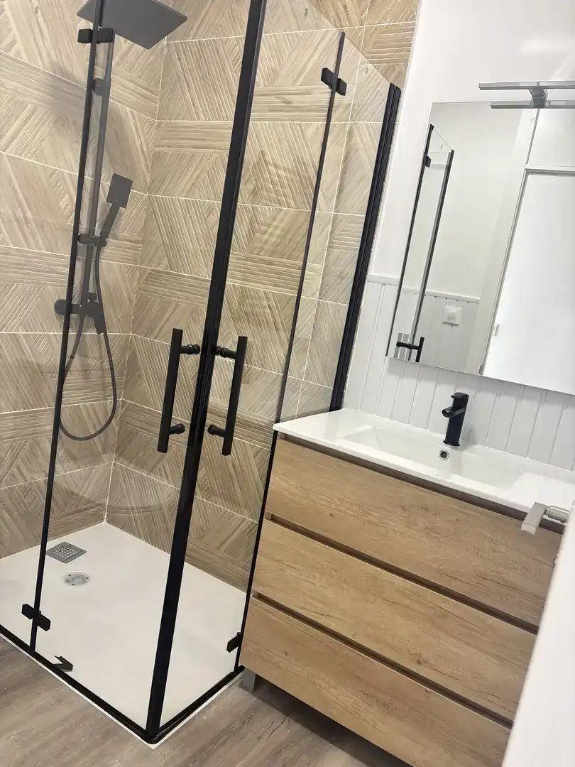 Badezimmer von Wohnung zur Miete in Vigo 