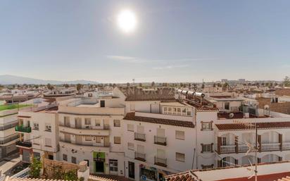 Vista exterior de Casa o xalet en venda en Salobreña amb Aire condicionat, Terrassa i Moblat