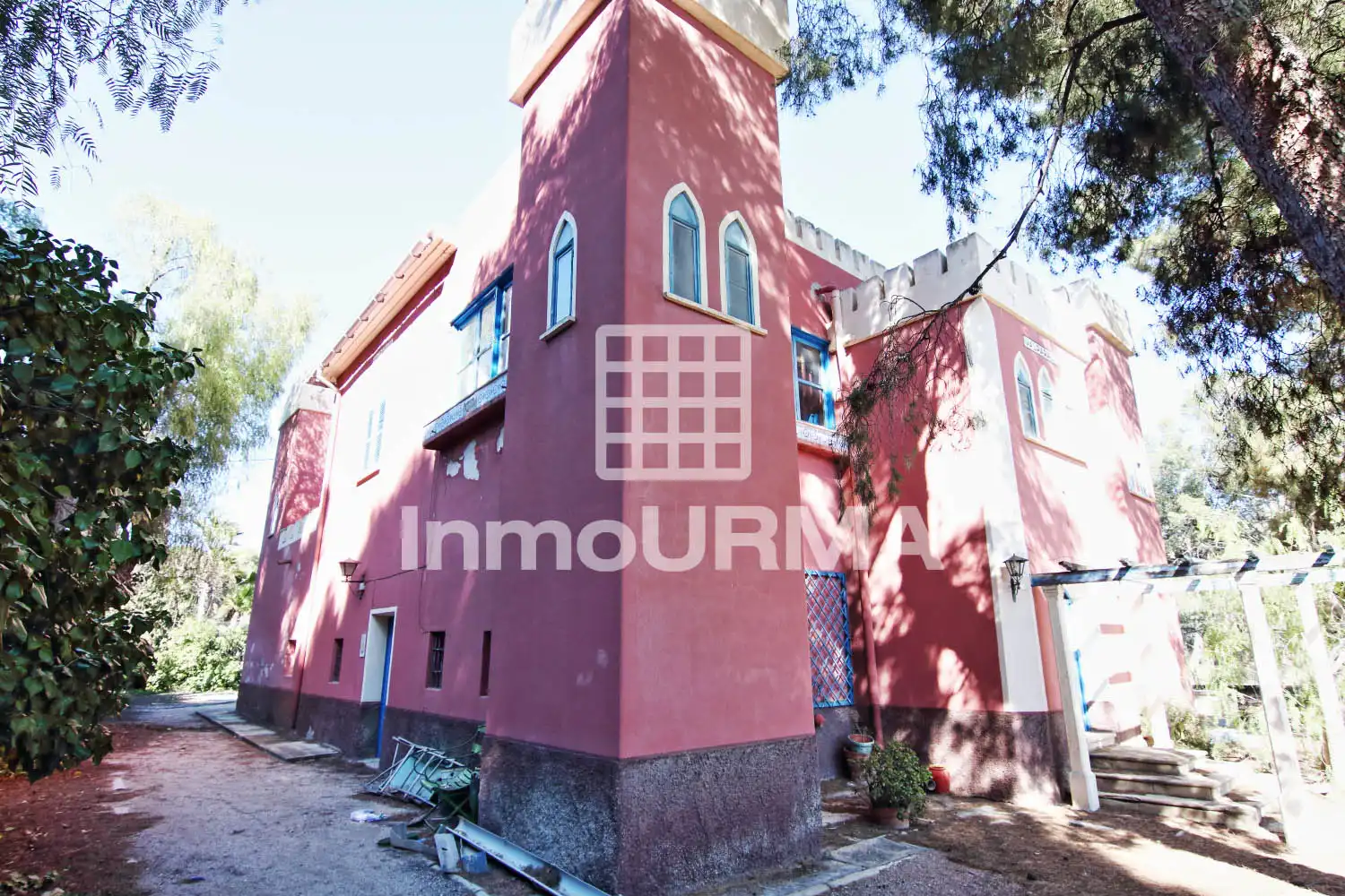 Vista exterior de Casa o xalet en venda en Elda amb Jardí privat