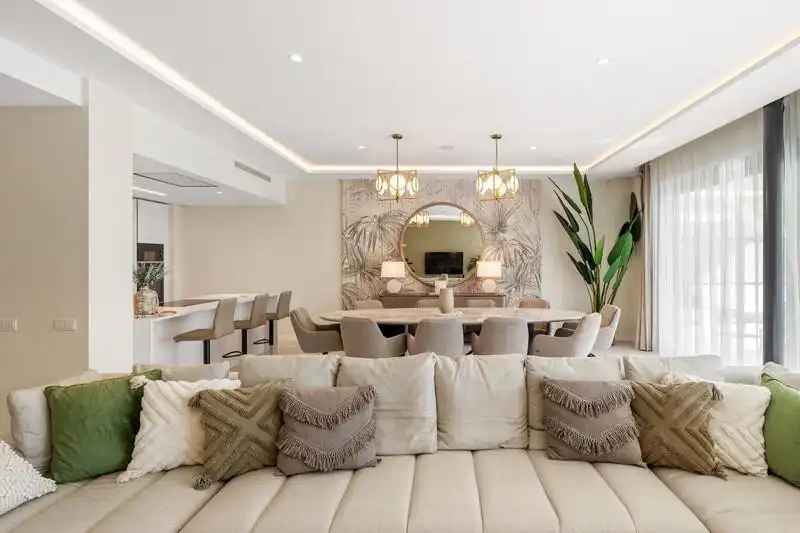 Sala d'estar de Casa adosada de lloguer en Marbella amb Aire condicionat, Calefacció i Jardí privat