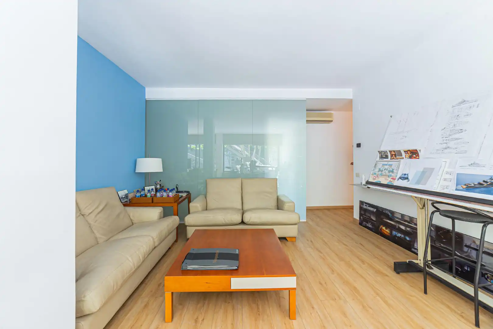 Sala d'estar de Pis en venda en Barcelona amb Aire condicionat, Calefacció i Parquet