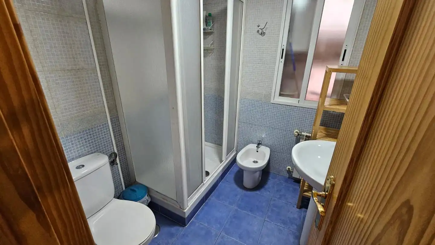 Badezimmer von Wohnung zum Verkauf in Granada mit Möbliert
