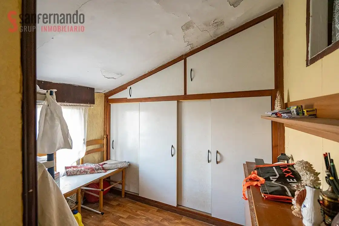 Dormitori de Apartament en venda en Santander amb Balcó