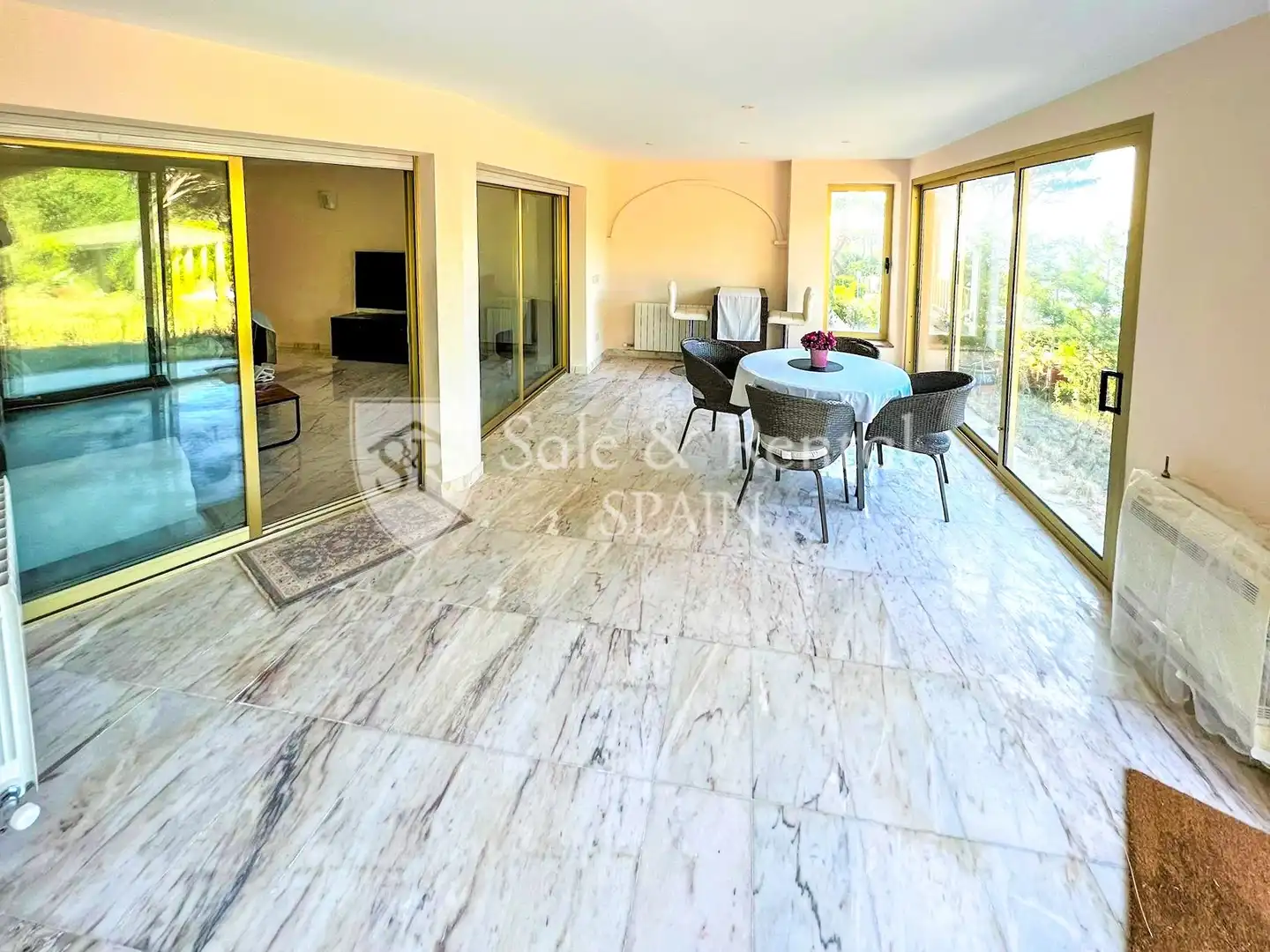 Terrasse von Wohnung zum Verkauf in Sant Feliu de Guíxols mit Heizung, Privatgarten und Terrasse