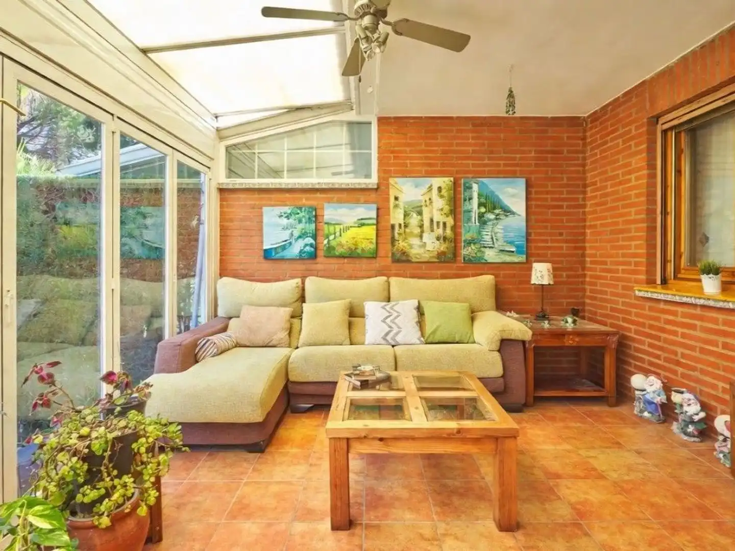 Sala d'estar de Casa o xalet en venda en Zaragoza amb Aire condicionat, Calefacció i Jardí privat