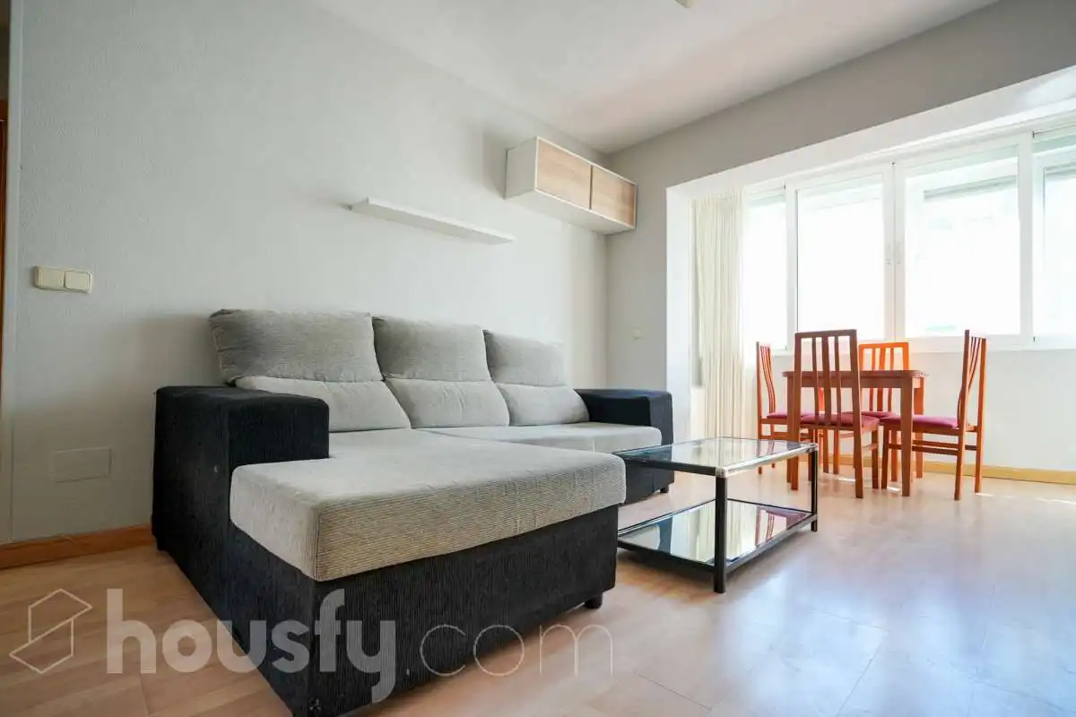 Sala d'estar de Pis en venda en Madrid amb Calefacció, Parquet i Moblat