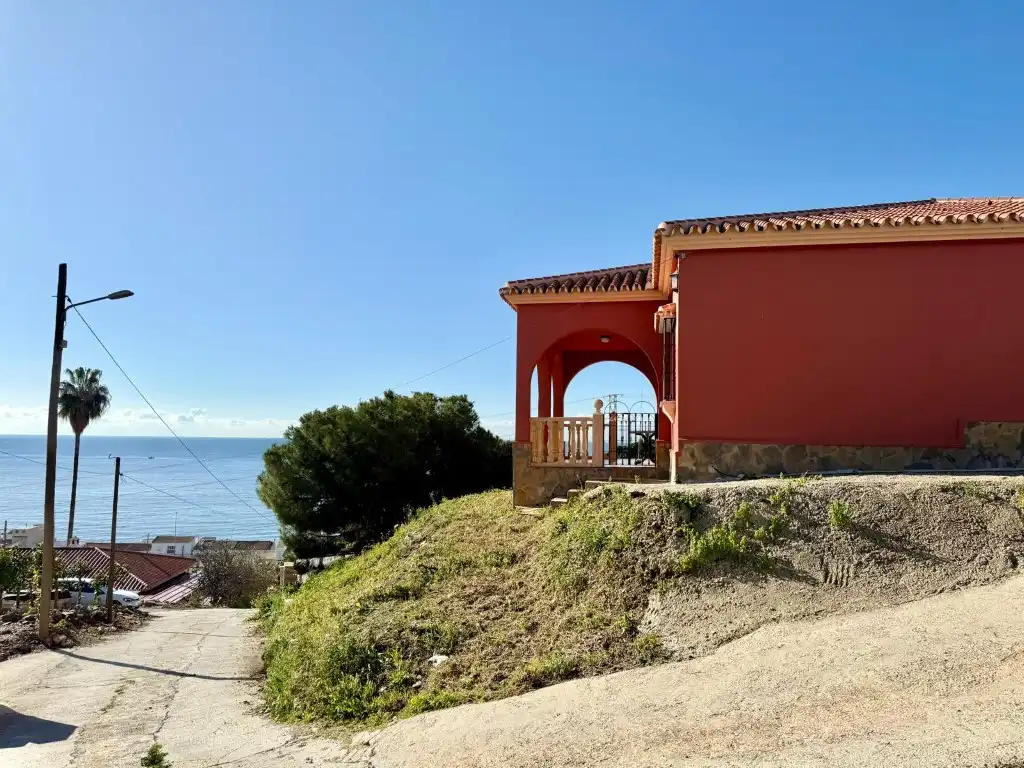 Vista exterior de Casa o xalet en venda en Vélez-Málaga amb Aire condicionat i Terrassa