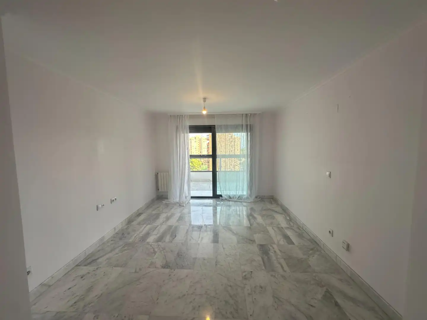 Sala de estar de Piso de alquiler en Alicante / Alacant con Aire acondicionado y Piscina comunitaria