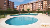 Piscina de Casa adosada en venda en Santo Domingo de la Calzada amb Calefacció, Jardí privat i Terrassa
