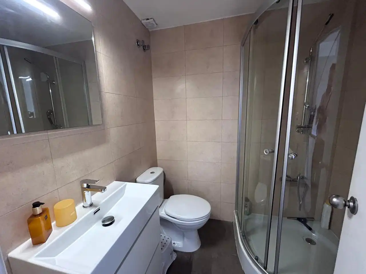 Baño de Casa adosada en venta en Castelldefels con Aire acondicionado, Trastero y Piscina