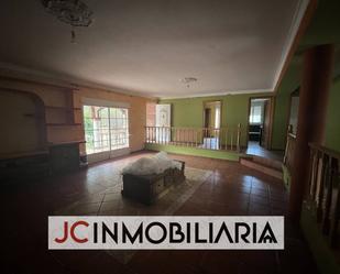 Sala d'estar de Casa o xalet en venda en Portillo amb Terrassa i Piscina