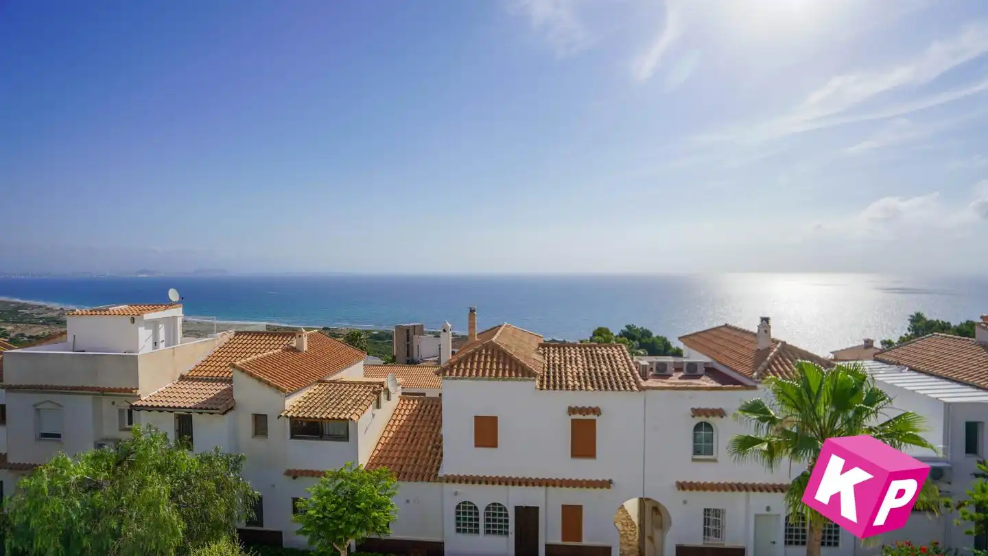 Vista exterior de Casa o xalet en venda en Santa Pola amb Jardí privat, Terrassa i Traster