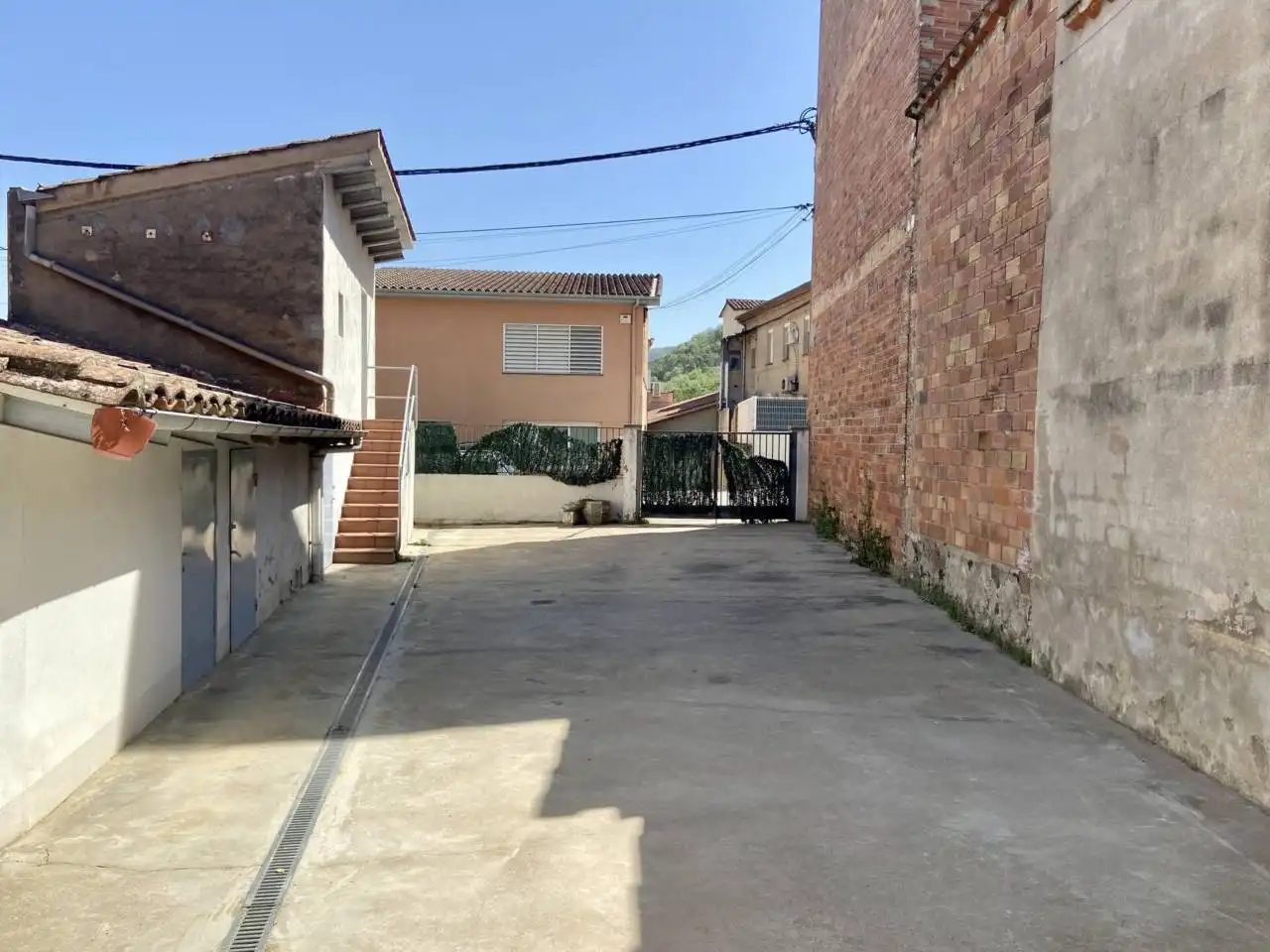Vista exterior de Casa o xalet en venda en Sant Joan Les Fonts amb Calefacció i Jardí privat