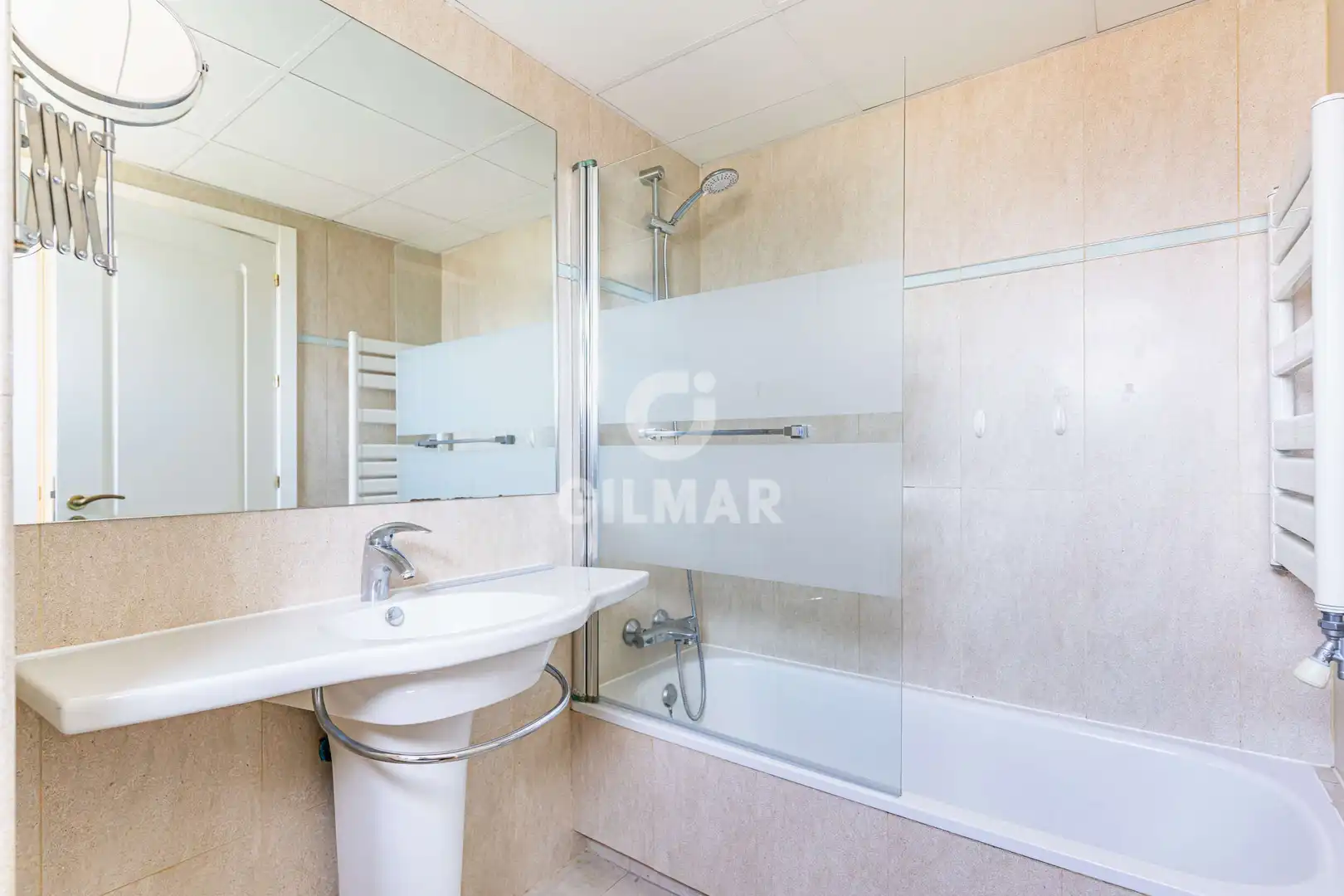 Baño de Piso en venta en Madrid con Calefacción, Jardín privado y Trastero