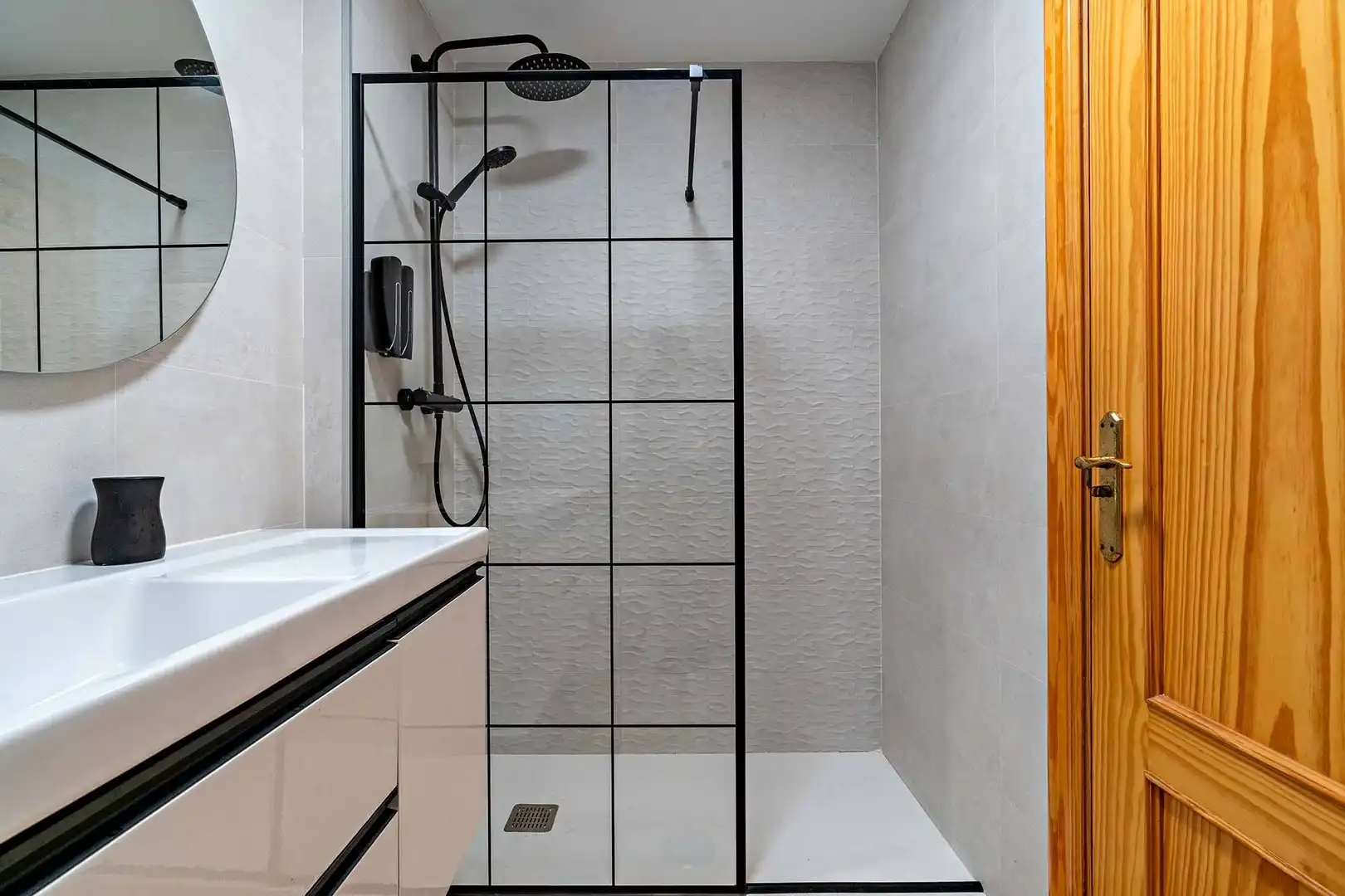 Baño de Piso en venta en Roquetas de Mar con Aire acondicionado, Terraza y Balcón