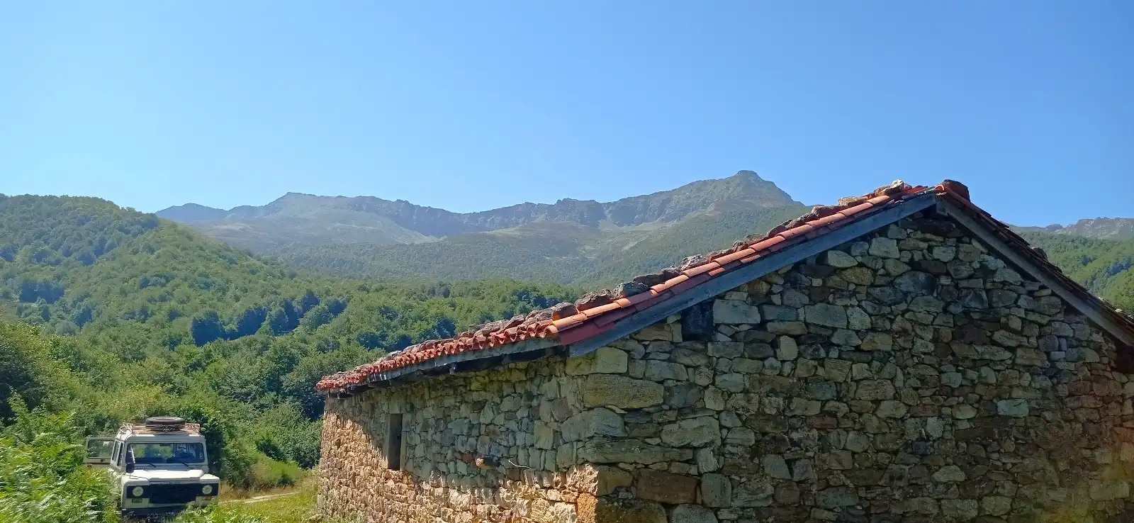 Vista exterior de Casa o chalet en venta en Polaciones con Jardín privado