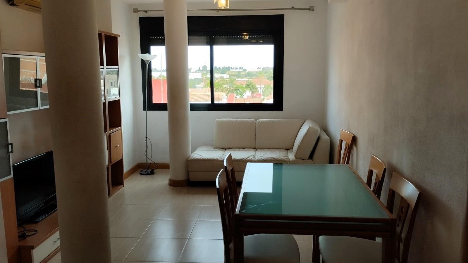 Sala d'estar de Apartament de lloguer en Picassent amb Aire condicionat, Jardí privat i Moblat