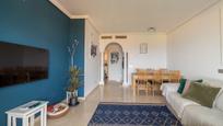 Sala d'estar de Apartament en venda en Manilva amb Aire condicionat, Terrassa i Piscina