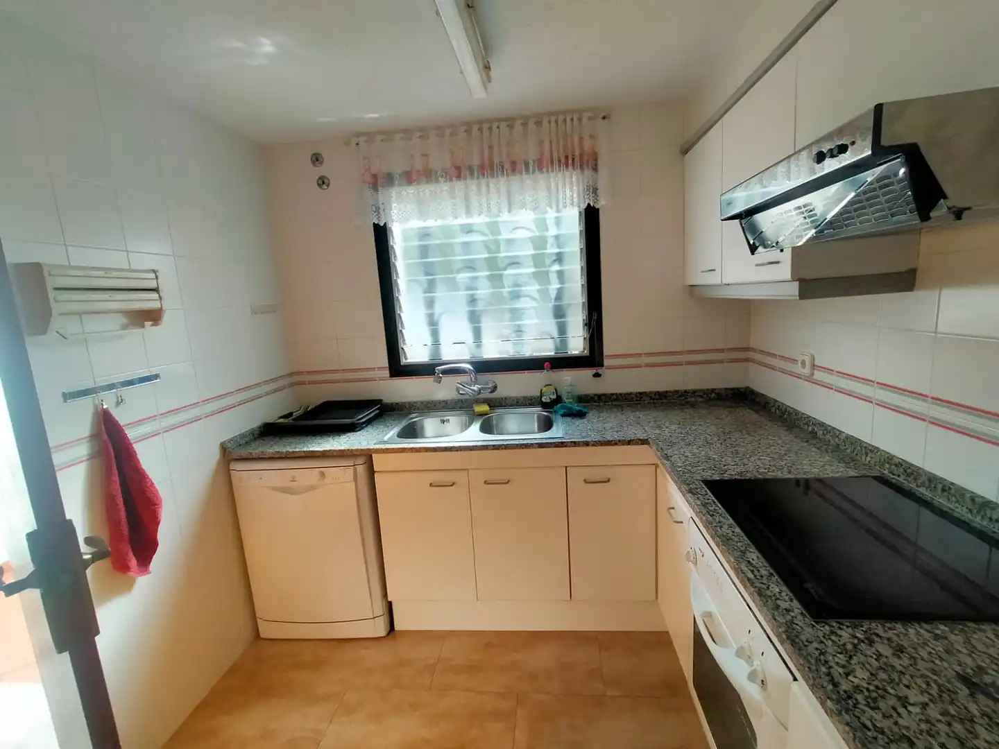 Cocina de Casa adosada de alquiler en El Vendrell con Aire acondicionado, Jardín privado y Terraza
