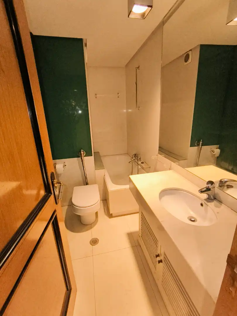 Badezimmer von Wohnung zum Verkauf in Palencia mit Klimaanlage, Heizung und Parkett