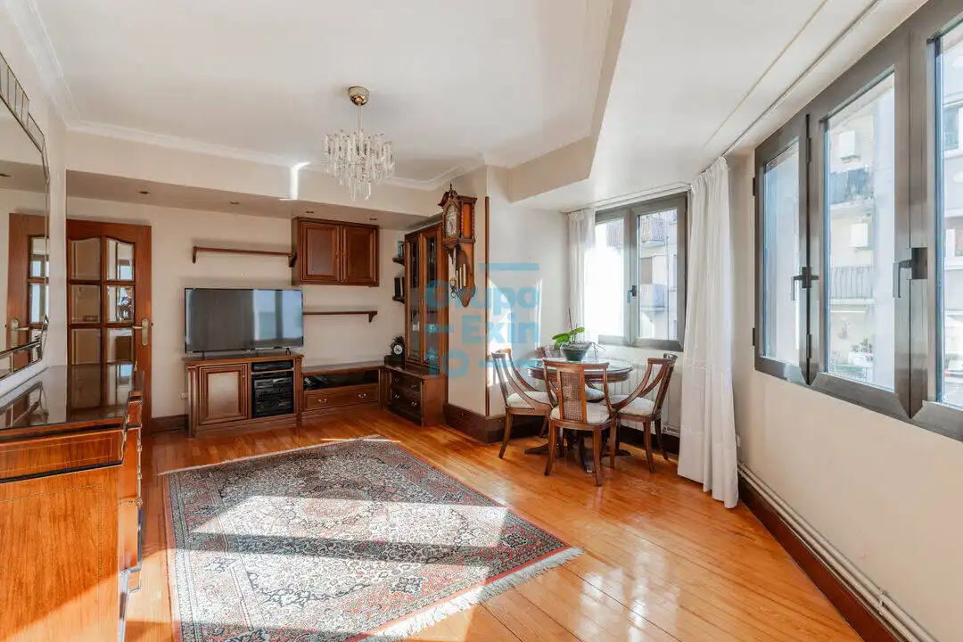 Vista exterior de Piso en venta en Donostia - San Sebastián  con Calefacción y Balcón
