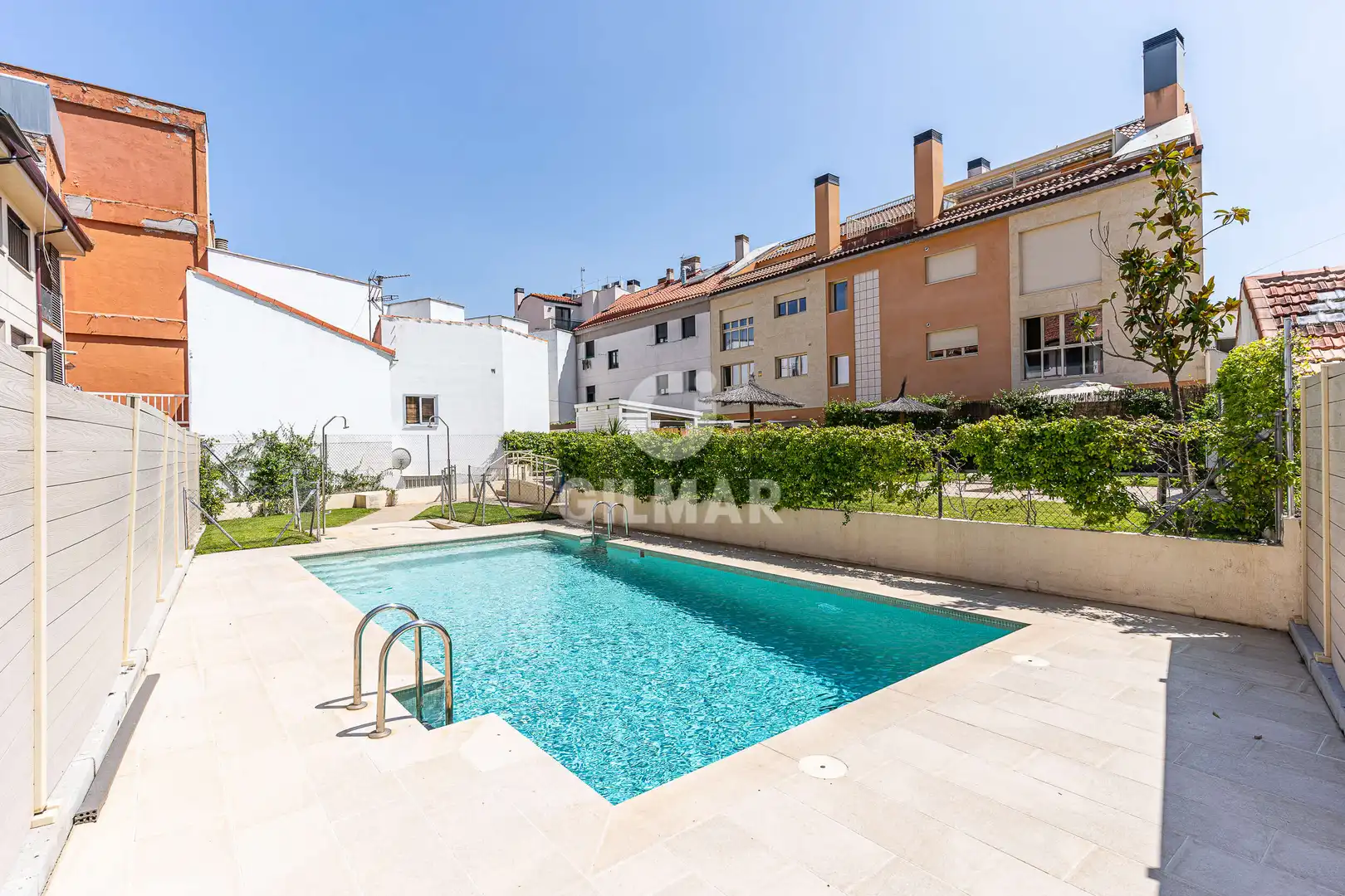 Piscina de Pis en venda en Madrid amb Calefacció, Jardí privat i Traster
