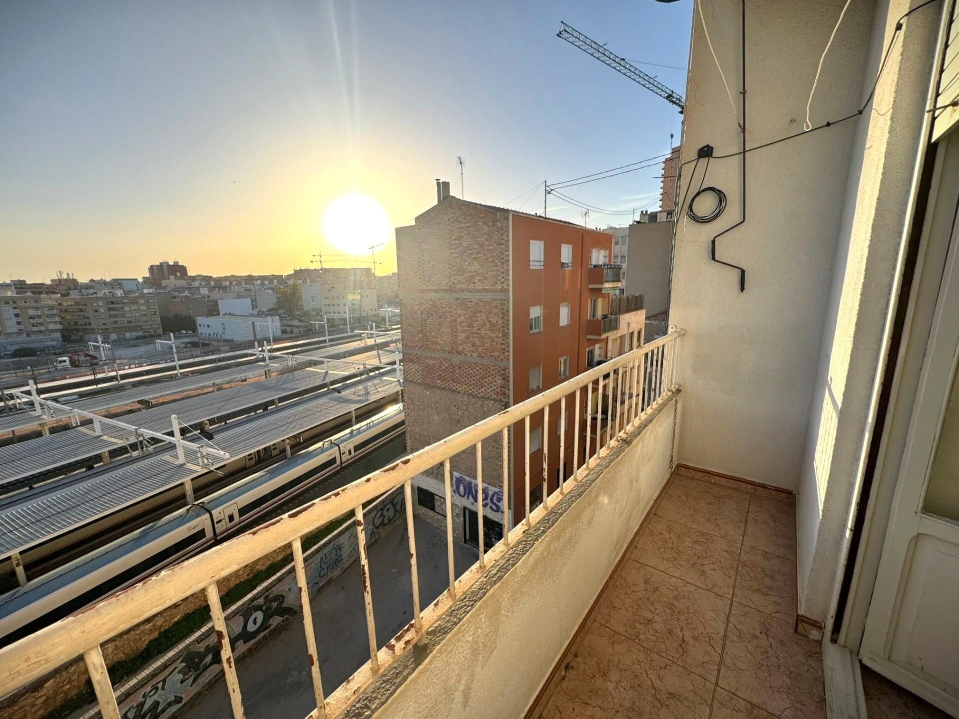 Vista exterior de Pis en venda en Alicante / Alacant amb Aire condicionat, Terrassa i Balcó