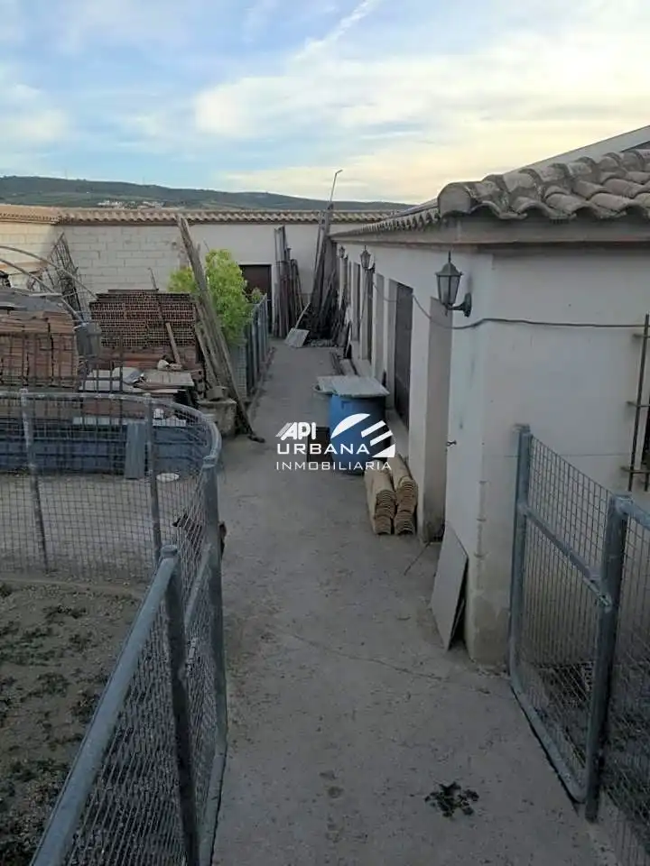 Vista exterior de Casa o xalet en venda en Lucena amb Terrassa, Piscina i Moblat