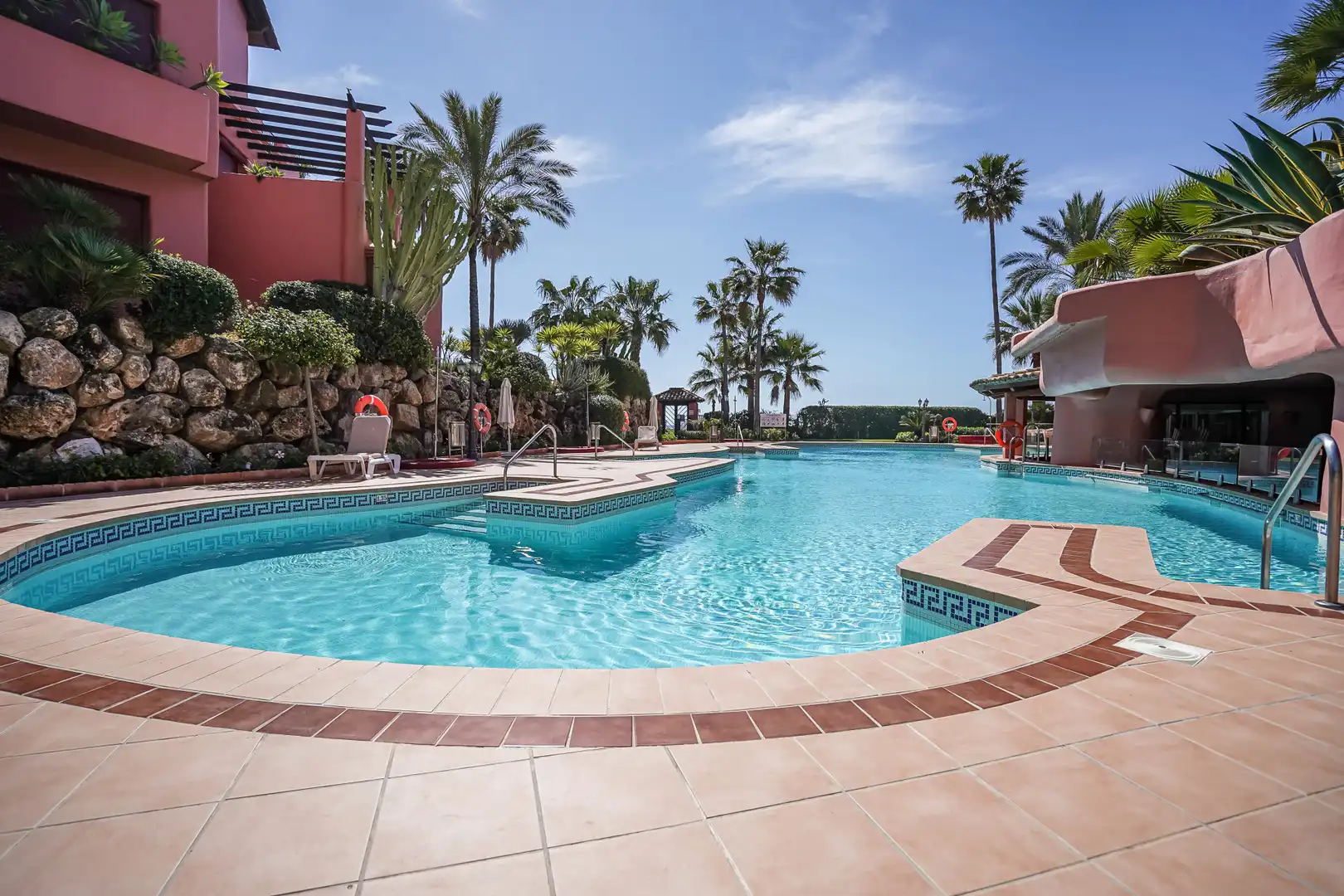 Piscina de Ático en venta en Estepona con Aire acondicionado, Terraza y Piscina
