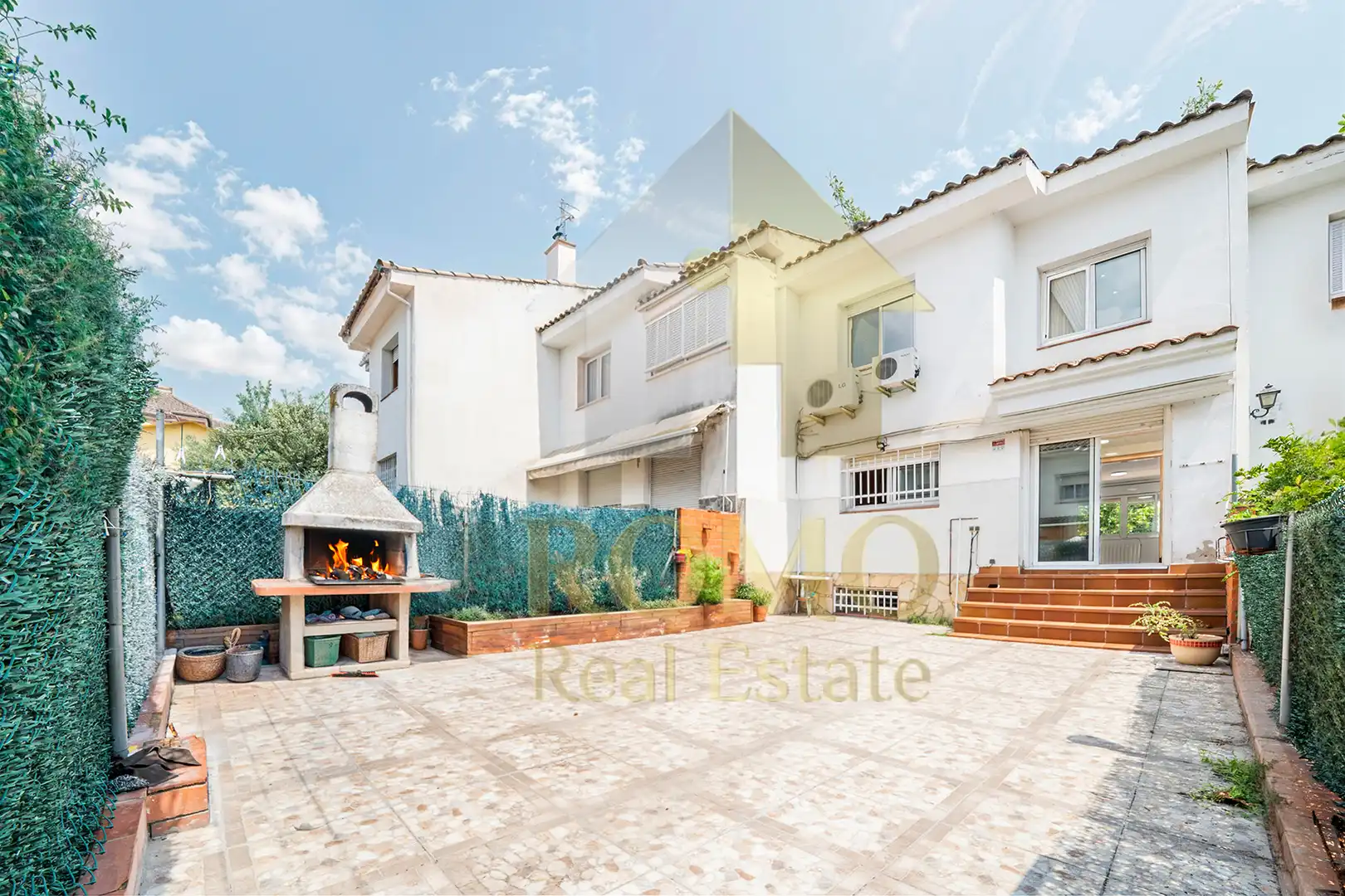 Vista exterior de Casa adosada en venta en Santa Perpètua de Mogoda con Balcón