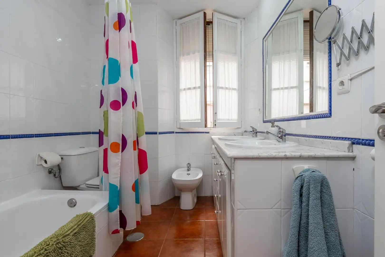Bathroom of Flat for share in Granada  with Heating and Furnished