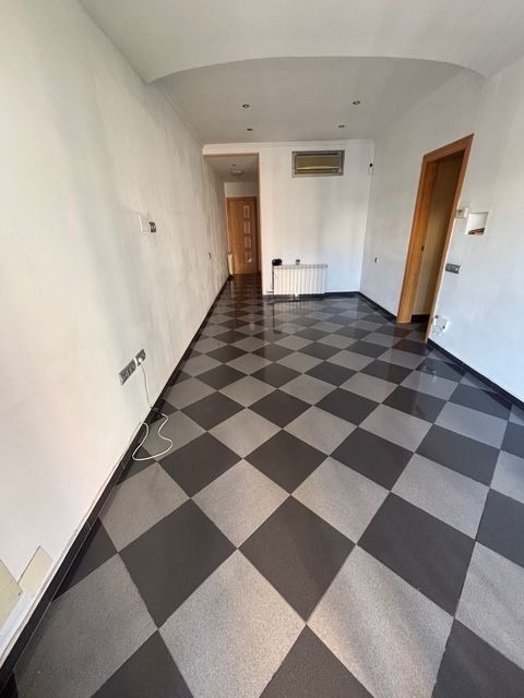Flat for sale in Sant Vicenç Dels Horts  with Air Conditioner and Heating