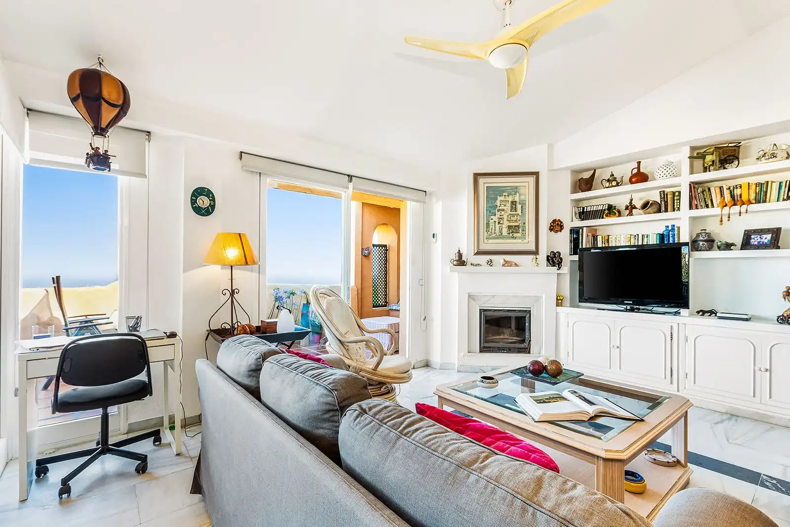 Sala d'estar de Apartament en venda en Mijas amb Terrassa, Moblat i Balcó