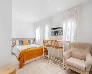 Bedroom of Study to share in  Madrid Capital  with Air Conditioner and Terrace