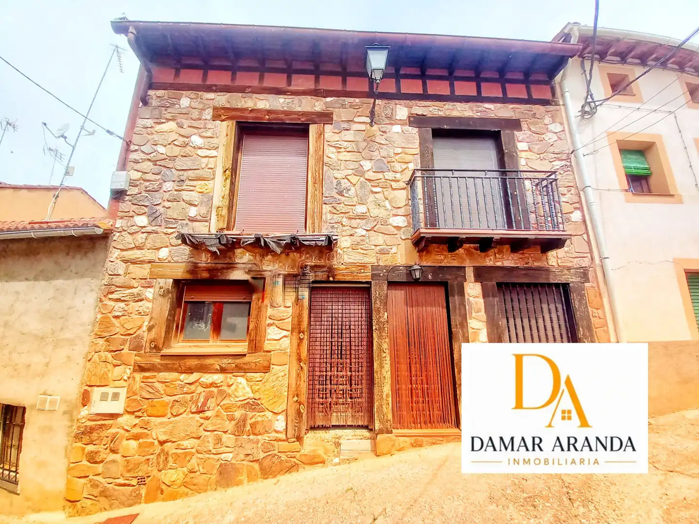 Vista exterior de Casa adosada en venta en Ayllón