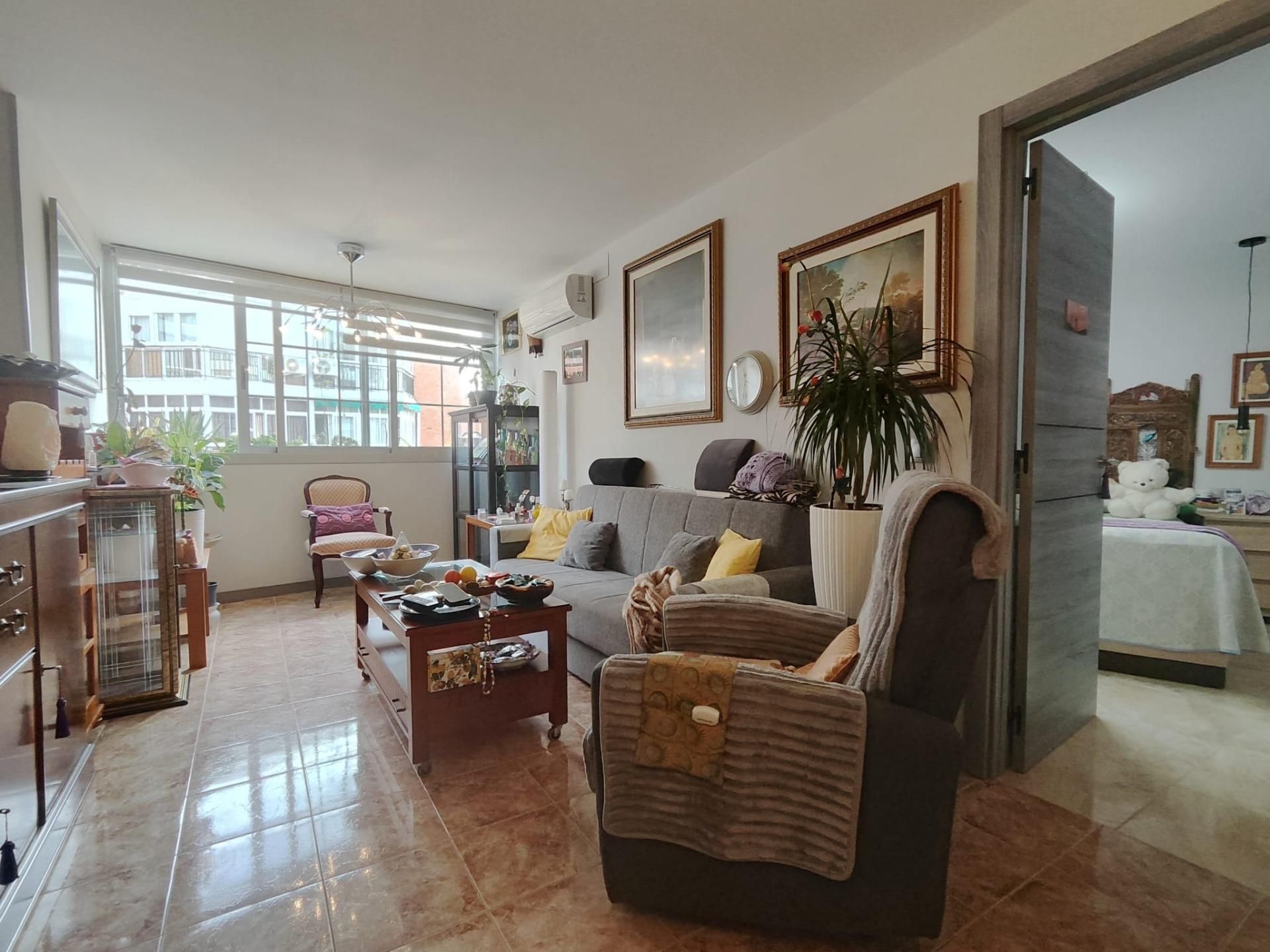 Sala d'estar de Apartament en venda en Torremolinos amb Aire condicionat, Calefacció i Jardí privat