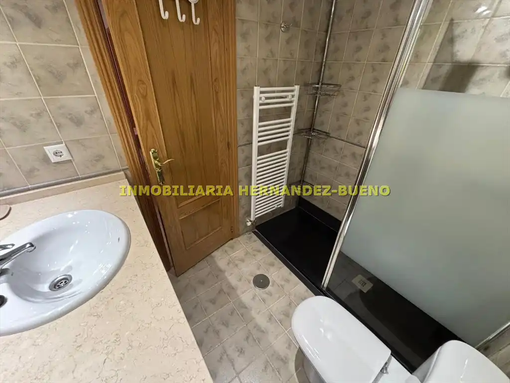 Bathroom of Flat for rent in Salamanca  with Heating, Furnished and Balcony