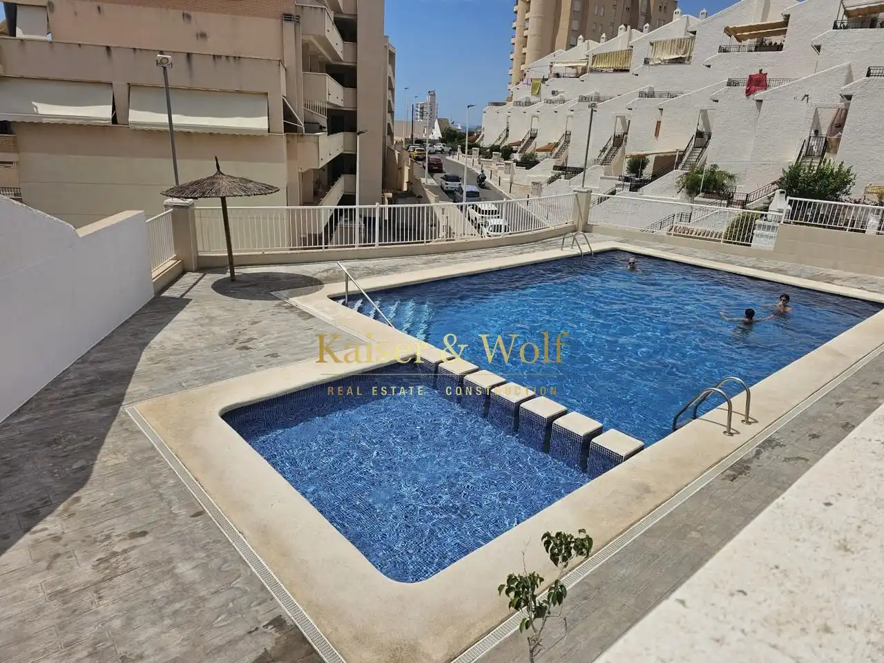Piscina de Planta baixa en venda en Santa Pola amb Aire condicionat, Terrassa i Piscina comunitària