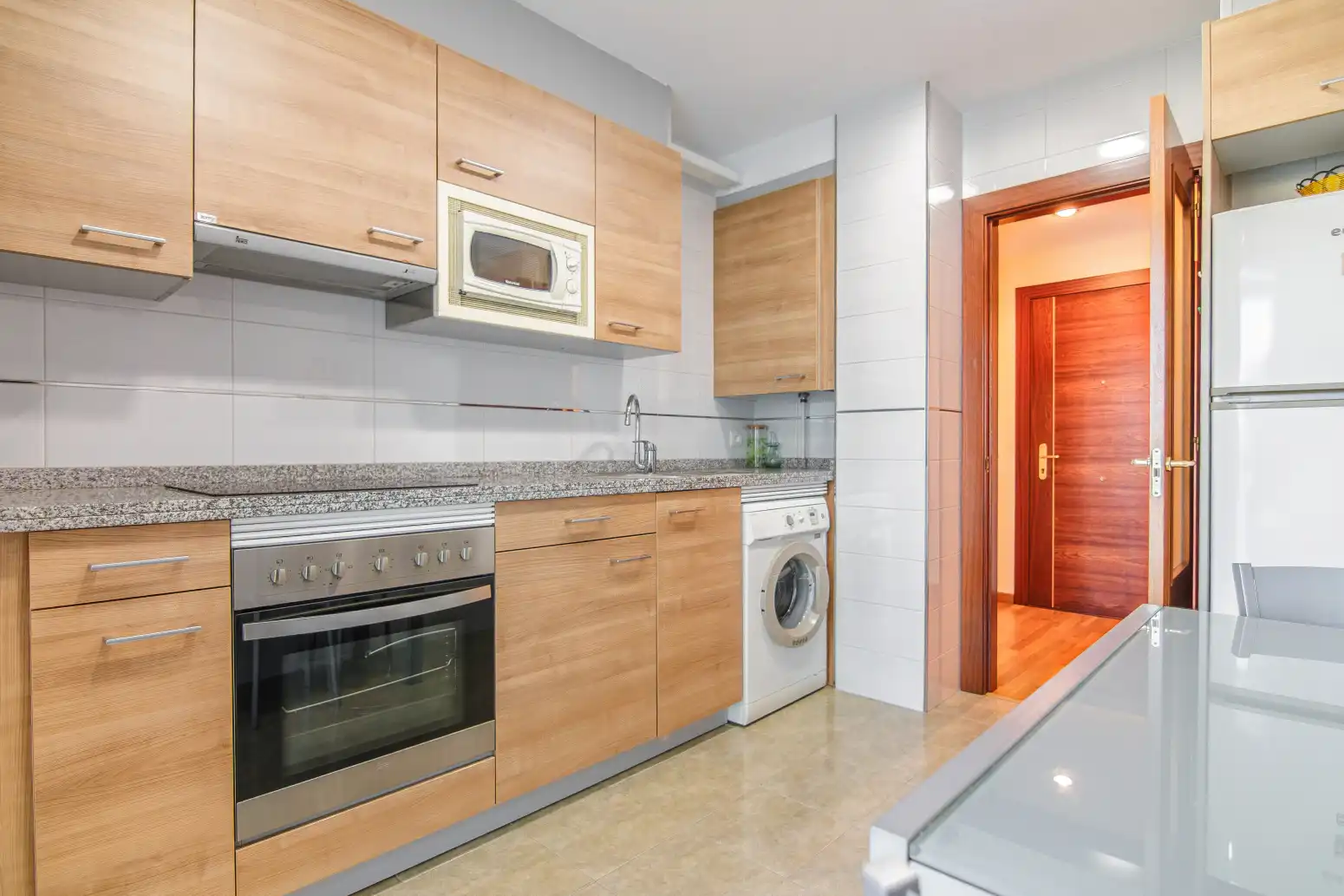 Küche von Wohnung zum Verkauf in Gozón mit Heizung, Privatgarten und Abstellraum