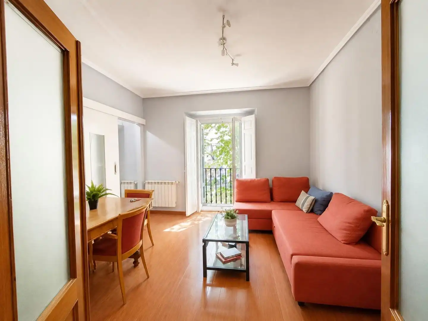 Wohnzimmer von Wohnung zur Miete in Madrid mit Heizung, Möbliert und Balkon