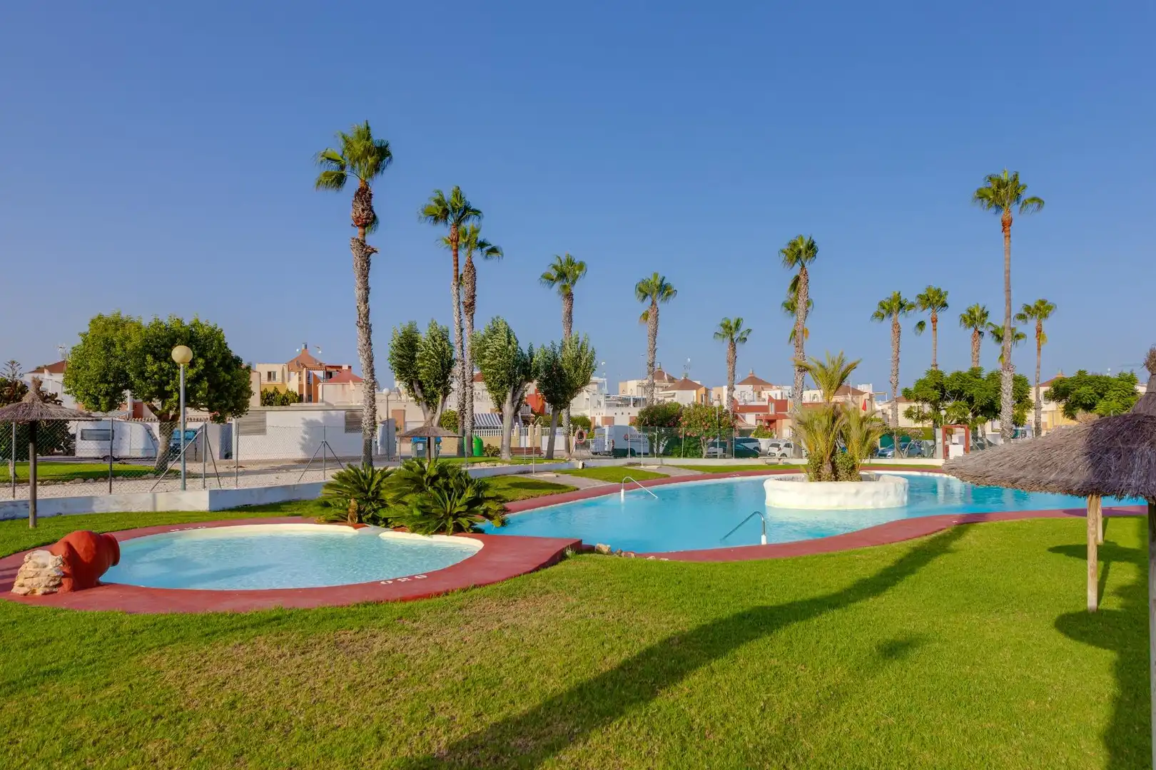 Piscina de Casa o chalet en venta en Torrevieja con Jardín privado, Terraza y Trastero